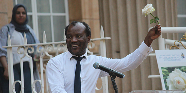 Wits Vice Chancellor Prof Zeblon Vilakazi unveils the Wits rose